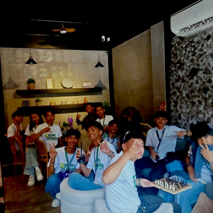 A Laguna University team in the lounge after class
